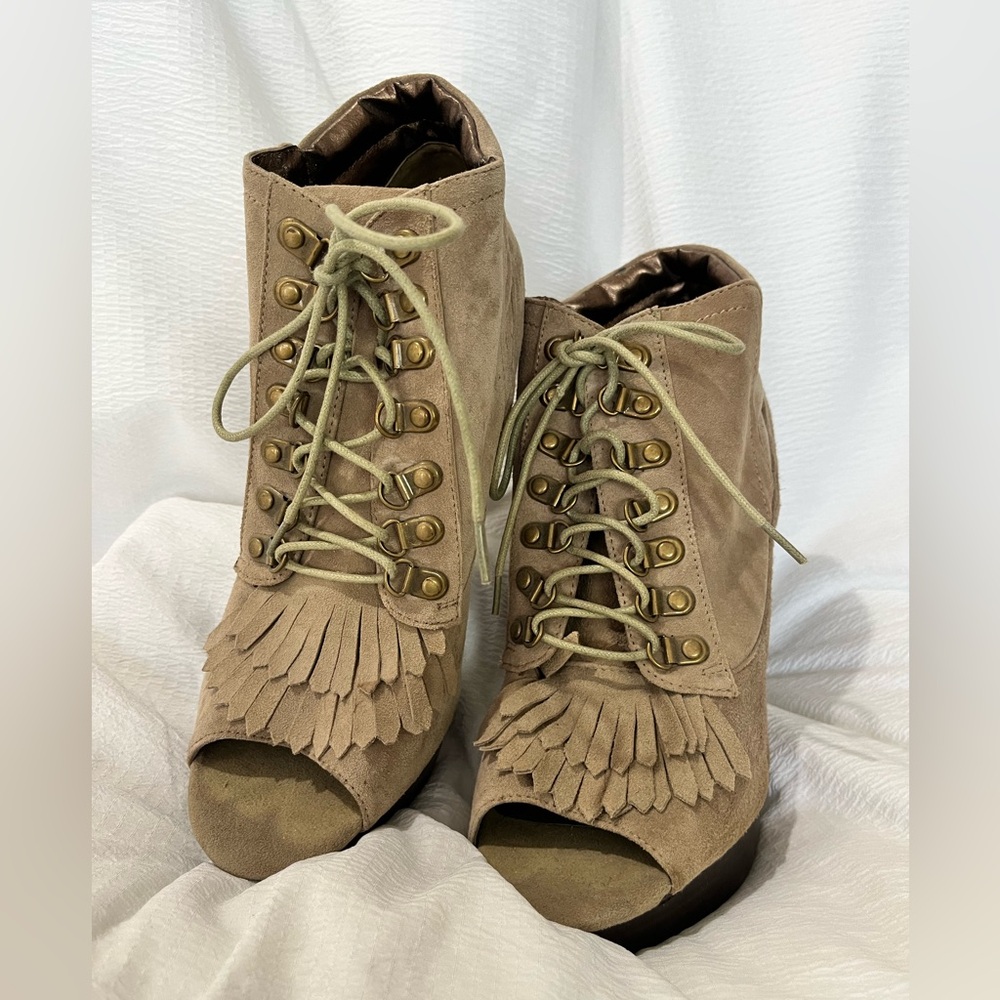 Gabriella Rocha Lace up Bootie Heels size 8